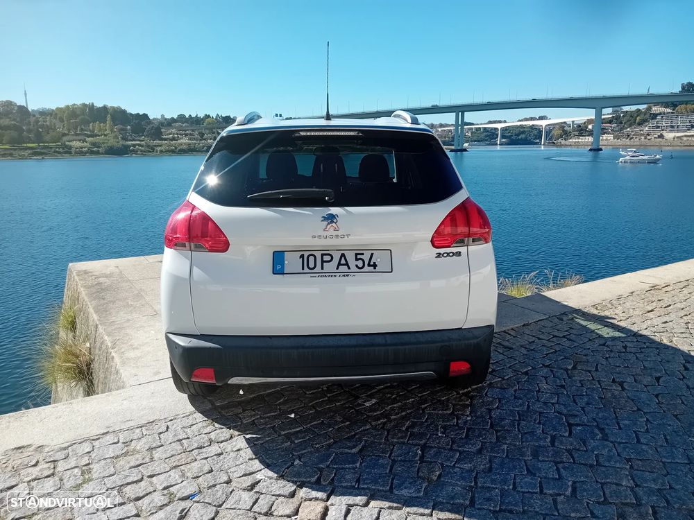 Peugeot 2008 1.2 PureTech Allure - 4
