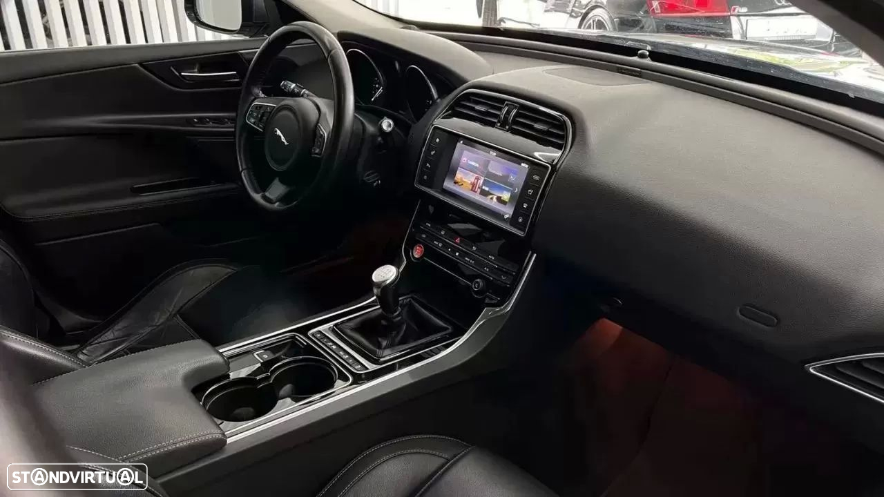 Jaguar XE E-Performance Prestige - 21