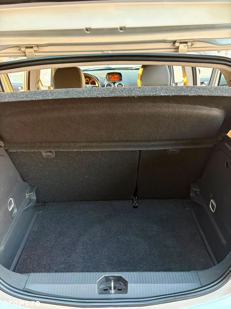 Opel Corsa 1.4 16V Cosmo - 13