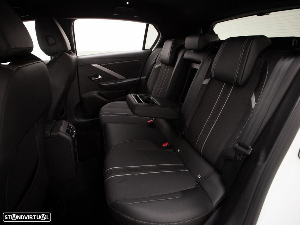 Opel Astra 1.2 T Elegance Aut. - 11