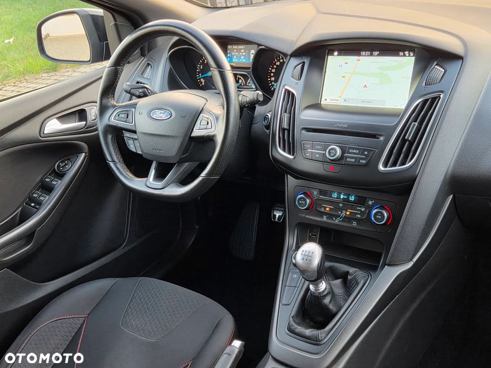 Ford Focus 1.0 EcoBoost Start-Stopp-System ST-LINE DESIGN - 32