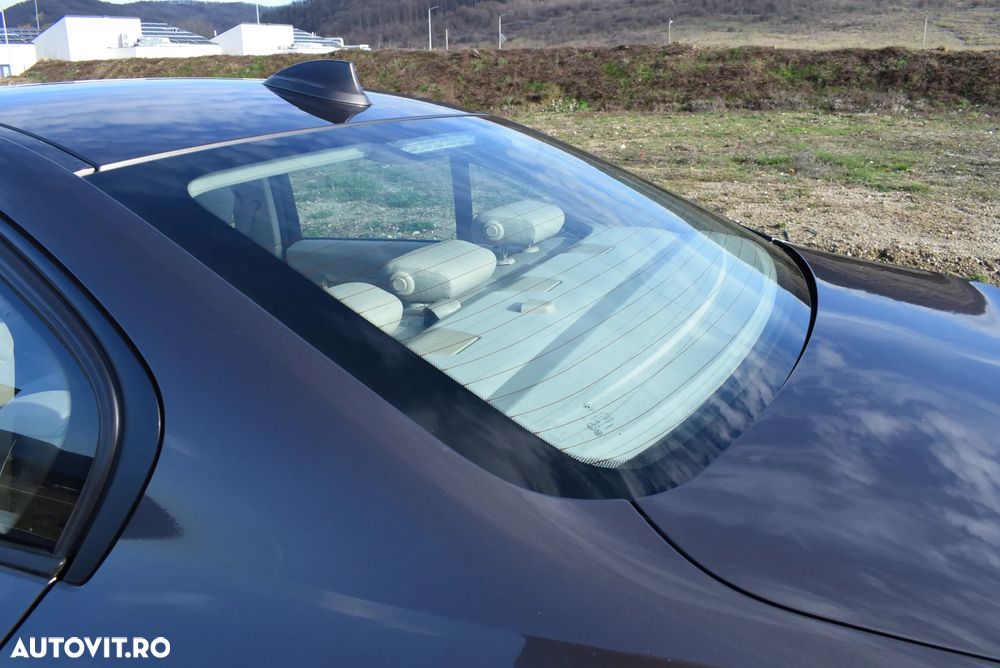 BMW Seria 3 320d Aut. Modern Line - 24