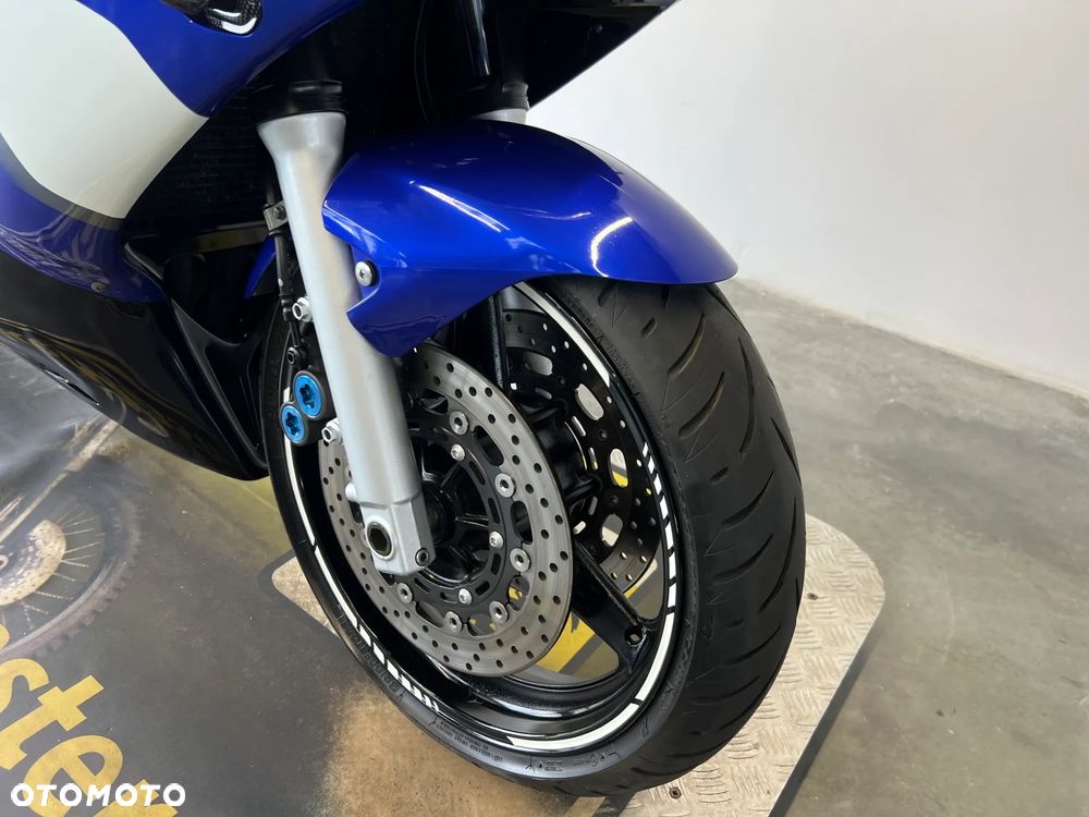 Yamaha R6 - 30