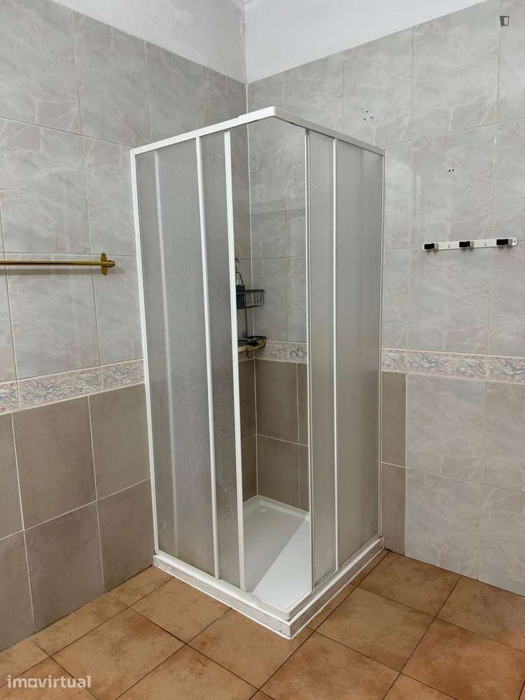 Quarto - localizado em Lisbon - Grande imagem: 4/20