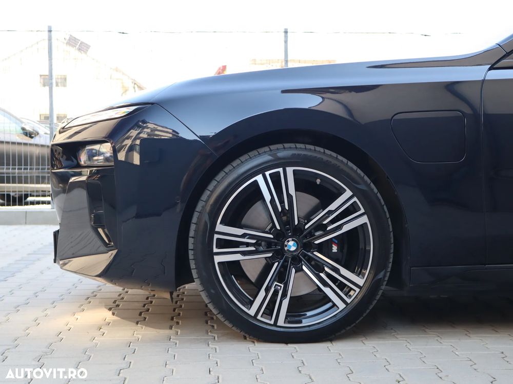 BMW M7 M760e xDrive - 9