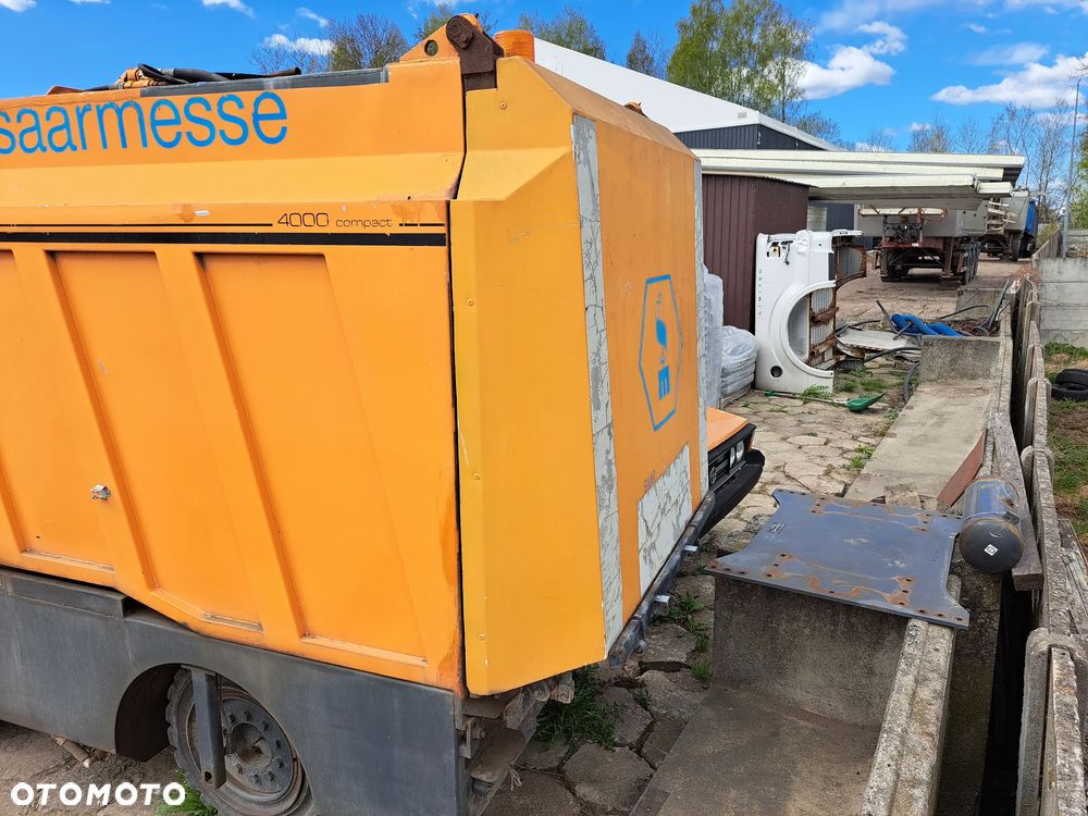 POJAZD SPRZĄTAJĄCY ZAMIATARKA - 13