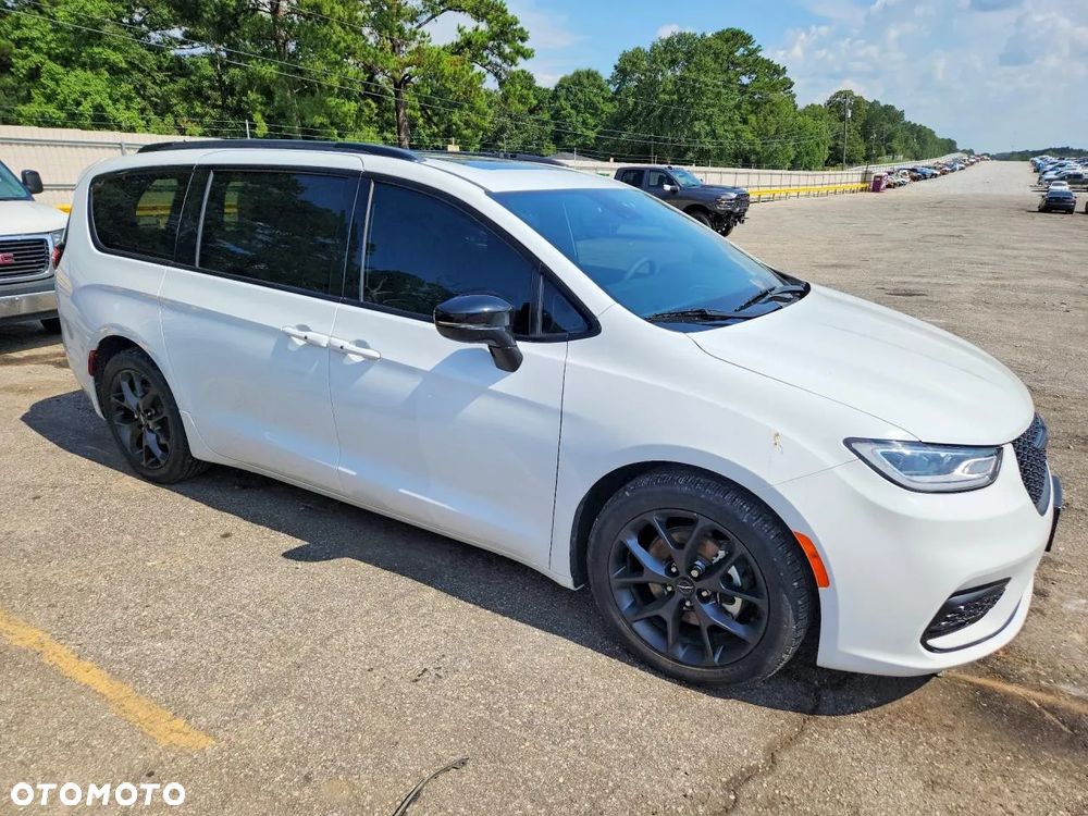 Chrysler Pacifica - 2