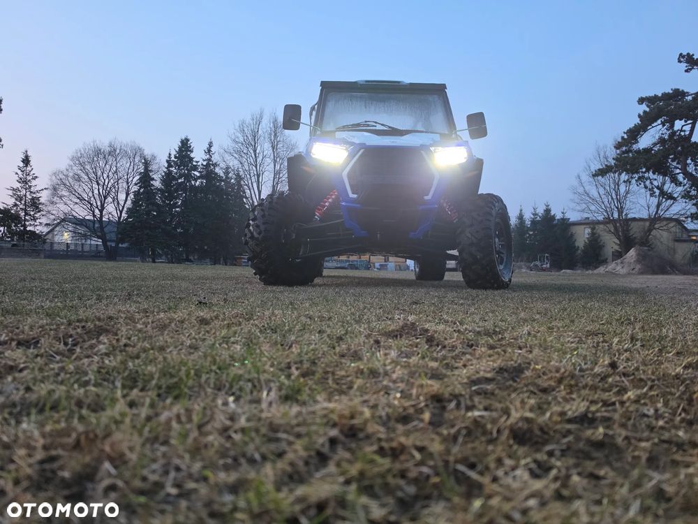 Polaris RZR - 8
