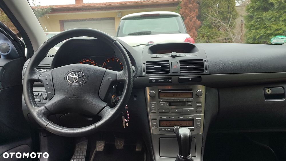 Toyota Avensis 1.8 VVT-i Executive - 11