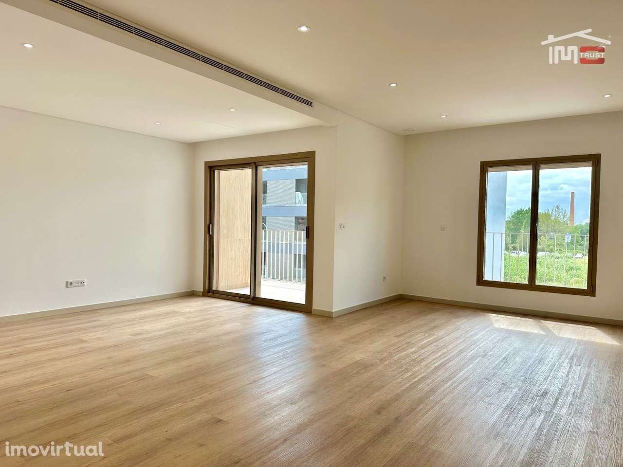 Apartamento T3 com 2 Lugares de Parqueamento e Varandas - Grande imagem: 3/37