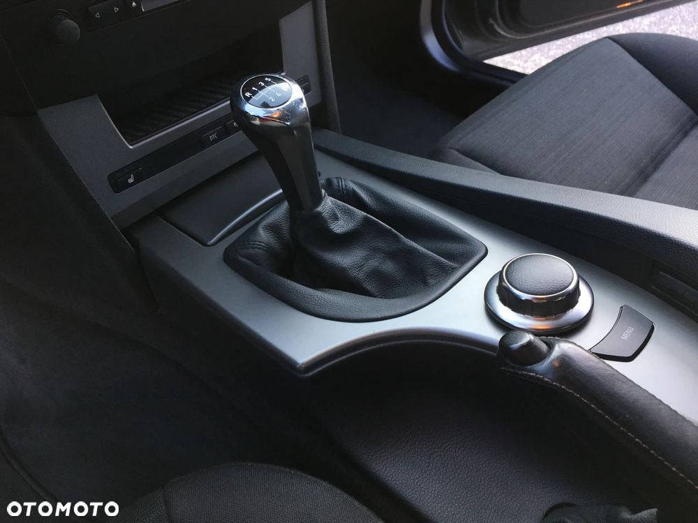 BMW Seria 5 523i - 26