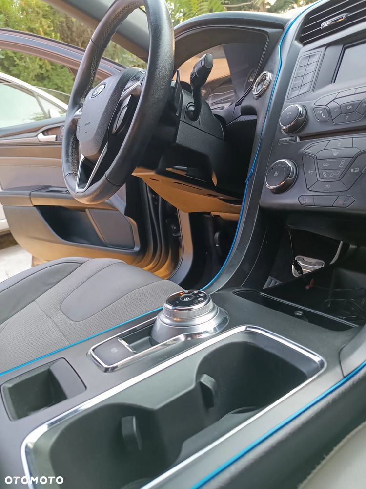 Ford Fusion - 24