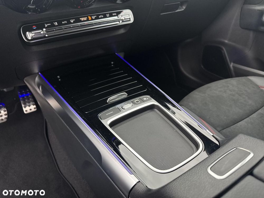 Mercedes-Benz GLB - 15