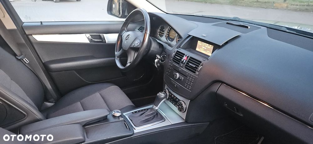 Mercedes-Benz Klasa C ver-180-blueefficiency-7g--tronic-avantgarde - 24