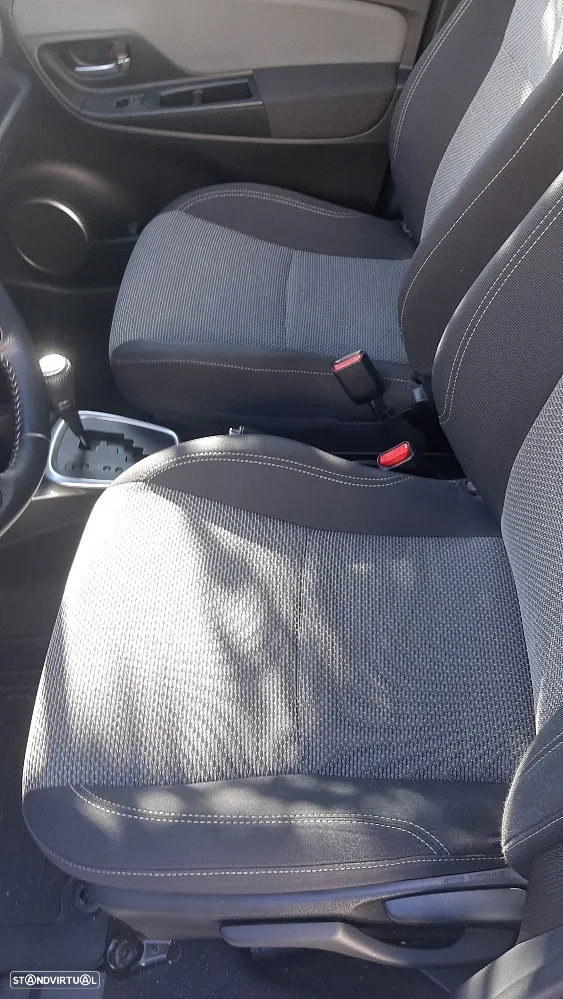 Toyota Yaris 1.5 HSD Comfort - 6
