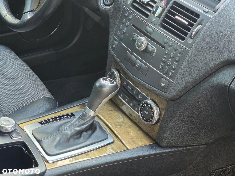 Mercedes-Benz Klasa C 220 CDI DPF Automatik Elegance - 31