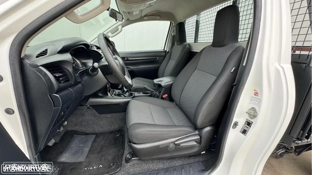 Toyota Hilux 2.4 D-4D 4X4 - 5