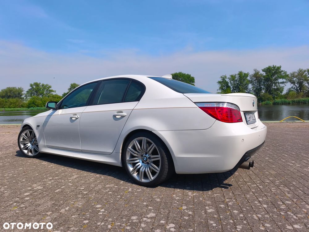 BMW Seria 5 550i - 1