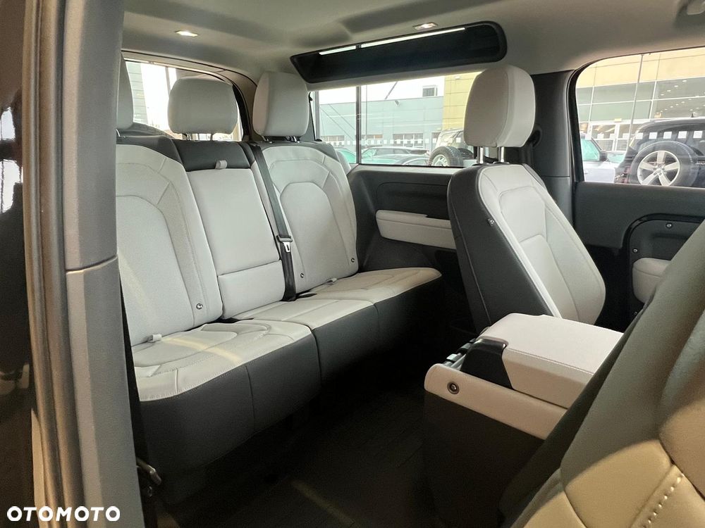 Land Rover Defender - 7