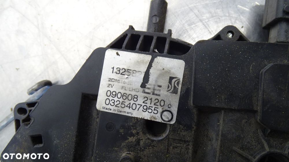 ZAMEK LEWY PRZÓD DRZWI OPEL CORSA D 1.3CDTI 13258271 - 10