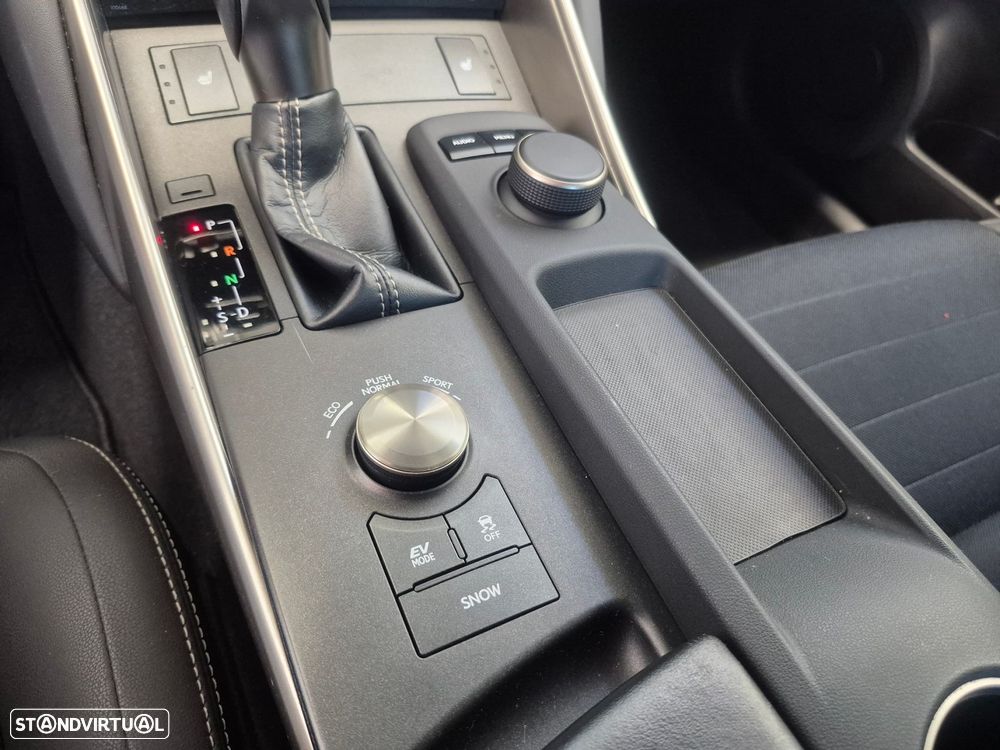 Lexus IS 300H Sport Edition - 16