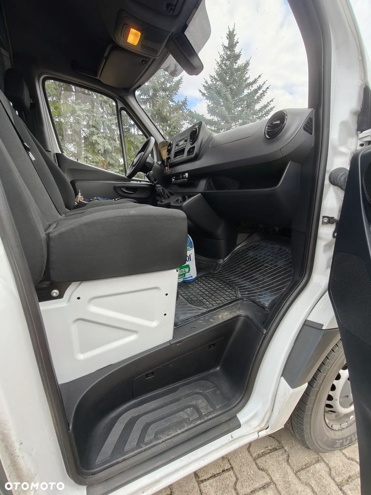 Mercedes-Benz Sprinter - 11