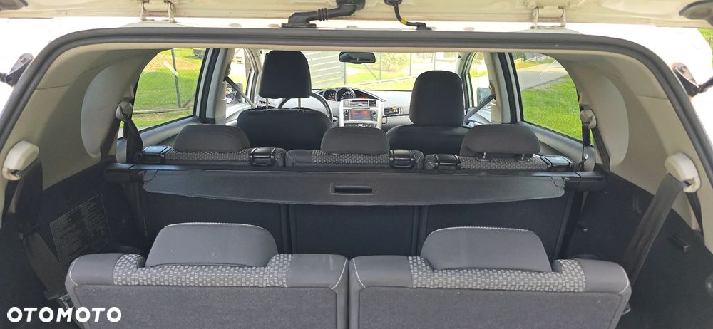 Toyota Verso 2.0 D-4D Premium 7os - 26