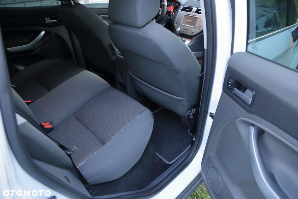 Ford Kuga - 8