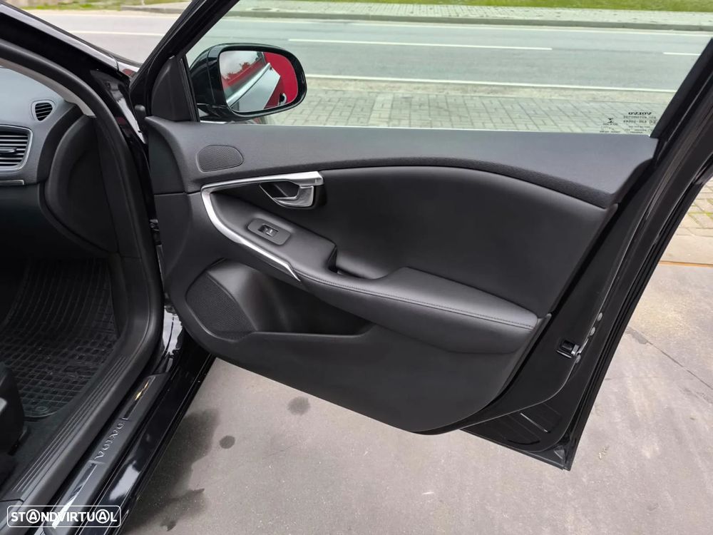 Volvo V40 D2 Momentum - 23