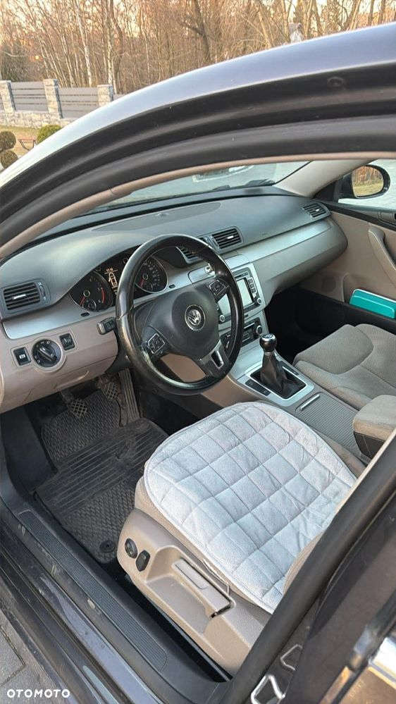Volkswagen Passat 2.0 TDI Comfortline R-Style - 3