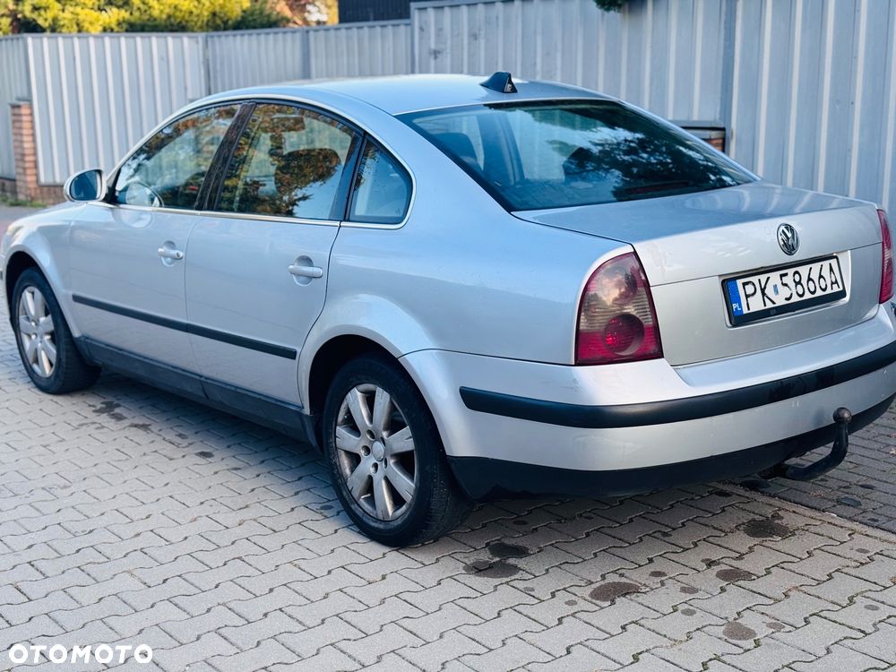 Volkswagen Passat 1.9 TDI Basis Tiptr - 12