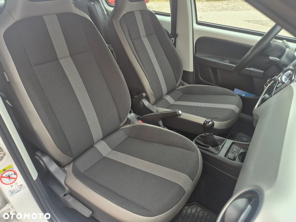 Volkswagen up! (BlueMotion Technology) move - 15