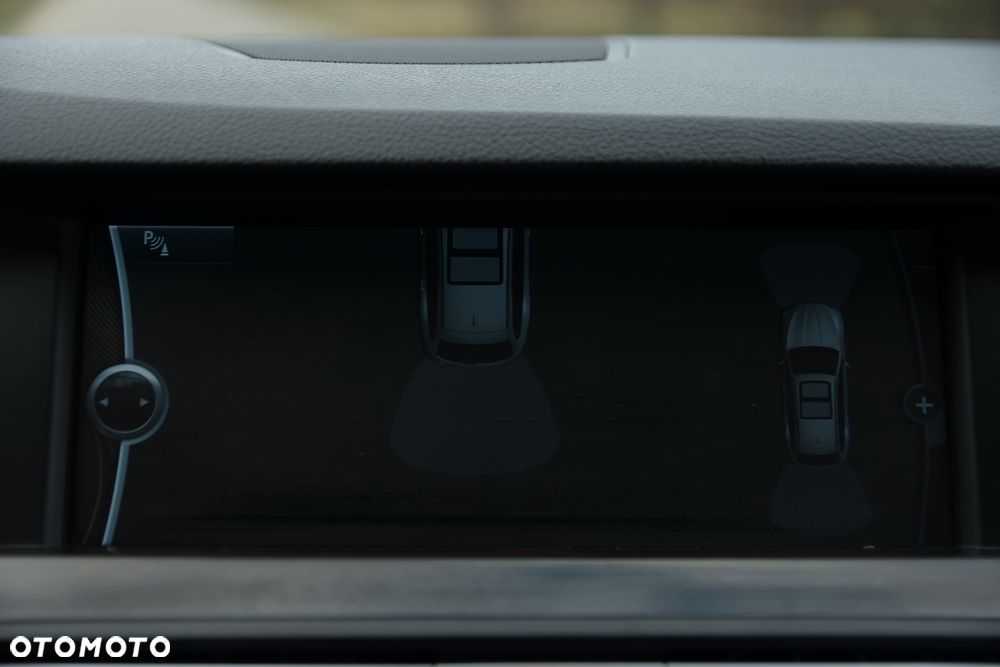 BMW Seria 5 525d - 32