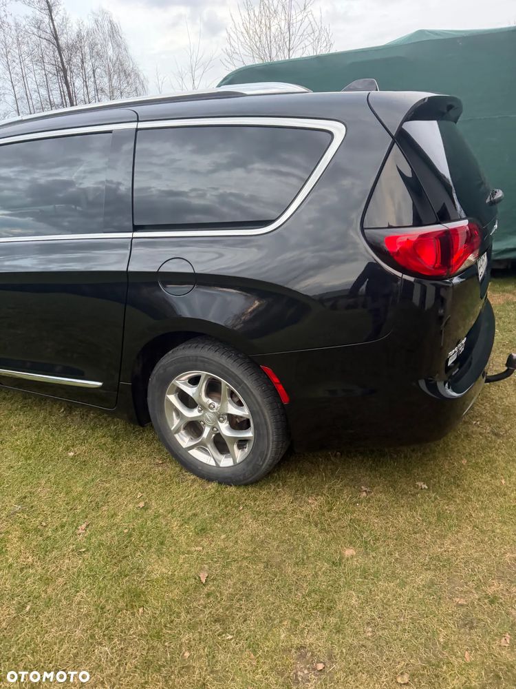 Chrysler Pacifica - 16