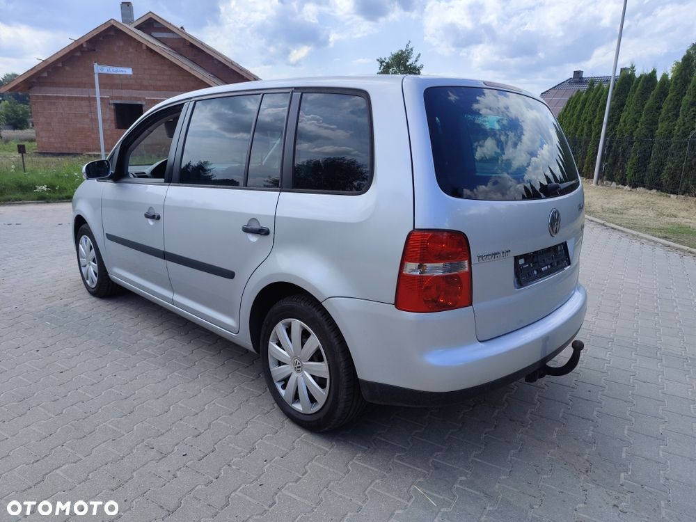 Volkswagen Touran - 4