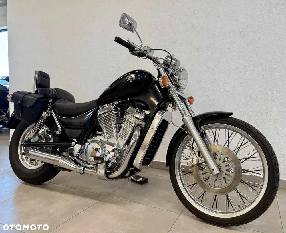 Suzuki Intruder - 3