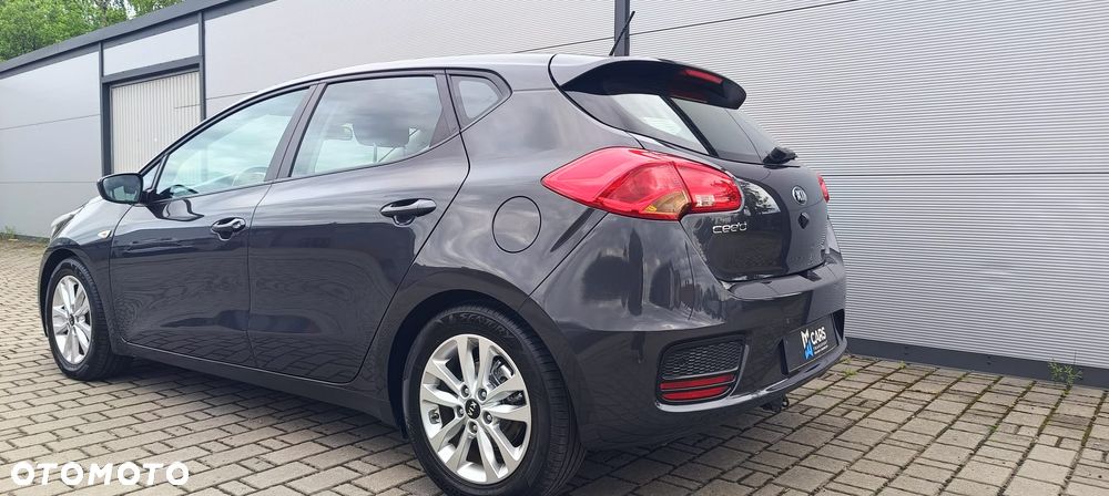 Kia Ceed - 10