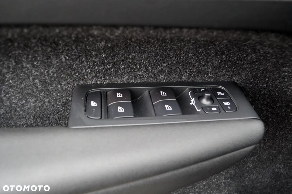 Volvo XC 40 T3 Momentum Pro - 31