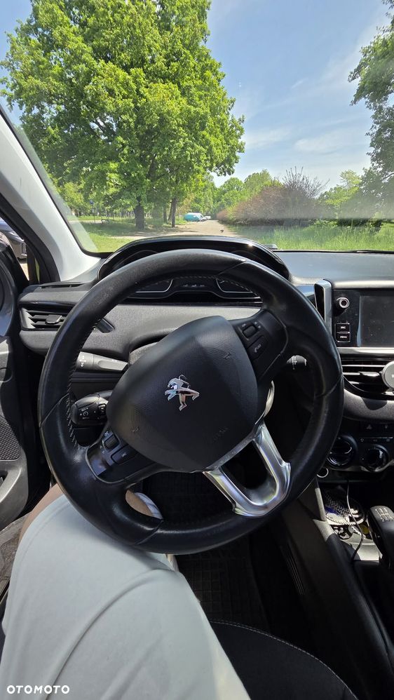 Peugeot 208 1.6 BlueHDi Allure S&S - 11