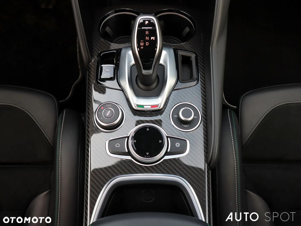 Alfa Romeo Giulia 2.9 Bi Turbo V6 Quadrifoglio - 36