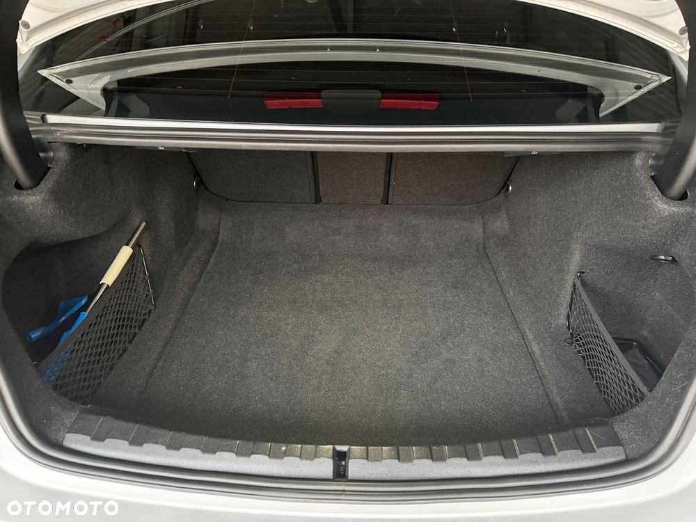 BMW Seria 3 320d xDrive mHEV sport - 13