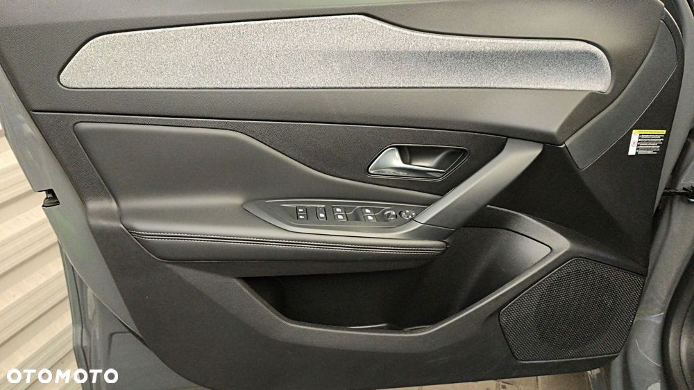 Peugeot 308 1.5 BlueHDi Allure S&S EAT8 - 17