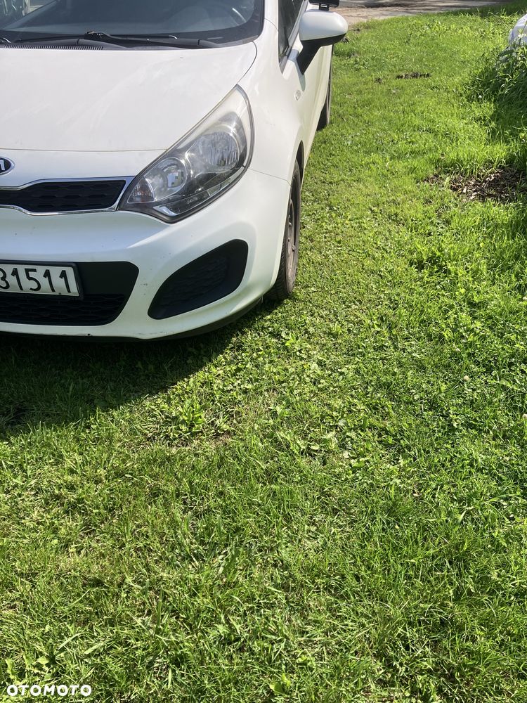 Kia Rio - 4