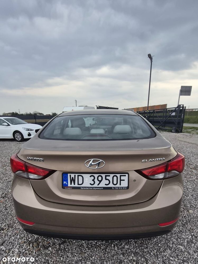 Hyundai Elantra 1.6 Comfort - 2