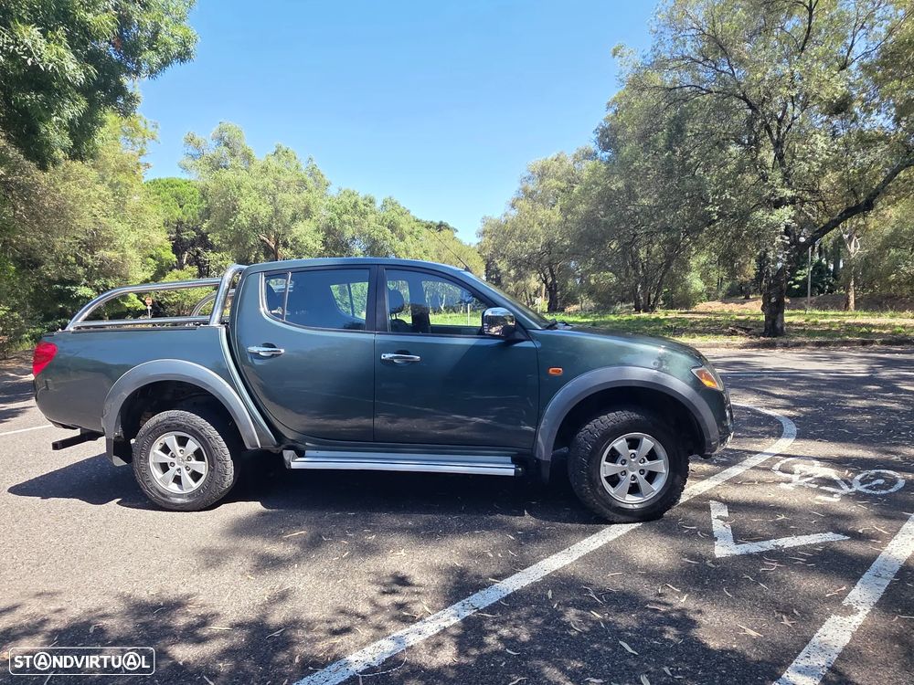 Mitsubishi L200 2.5 DI-D CD Invite AC+ABS - 4
