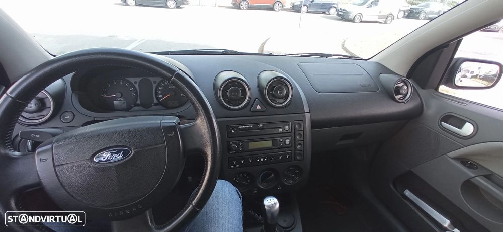 Ford Fiesta 1.4 Ghia - 2