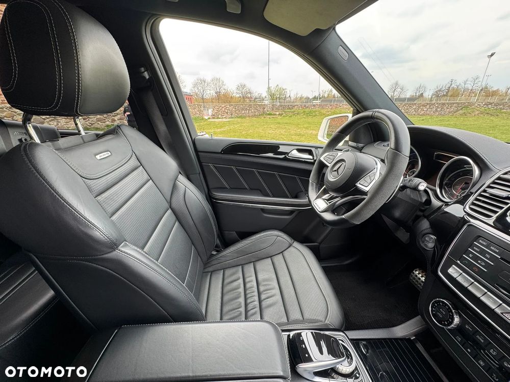 Mercedes-Benz GLS - 21