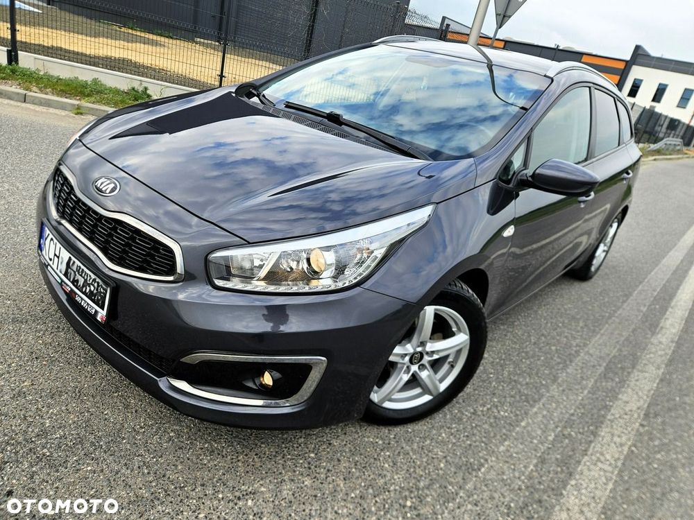 Kia Ceed 1.6 CRDi 128 Dream-Team Edition - 4