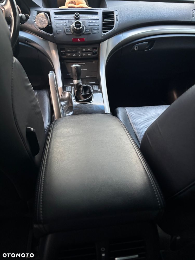 Honda Accord 2.0 Executive Nav - 25