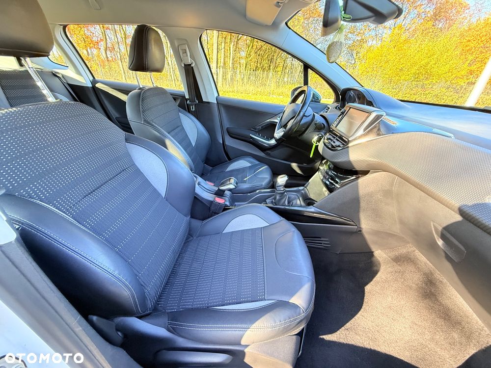 Peugeot 2008 1.2 Pure Tech Allure S&S - 10